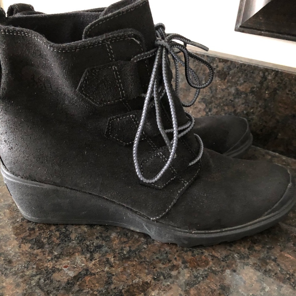 Sorel women’s black suede boots size 8 1/2